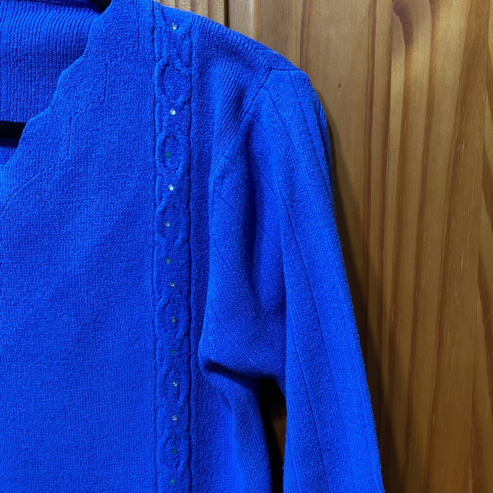 Sweater - Picture 4 of 12